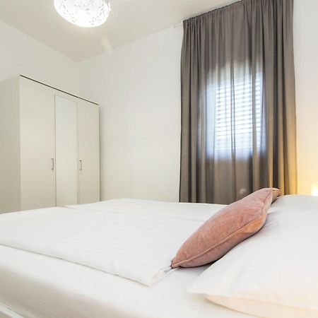 Istria Sea Side Apartment 210 & 209 ลาบิน ภายนอก รูปภาพ